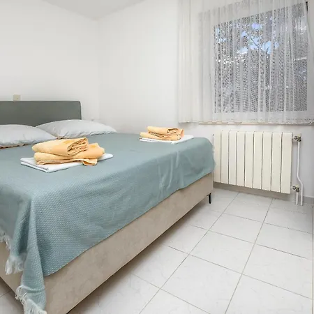 Aldo Apartment Primosten