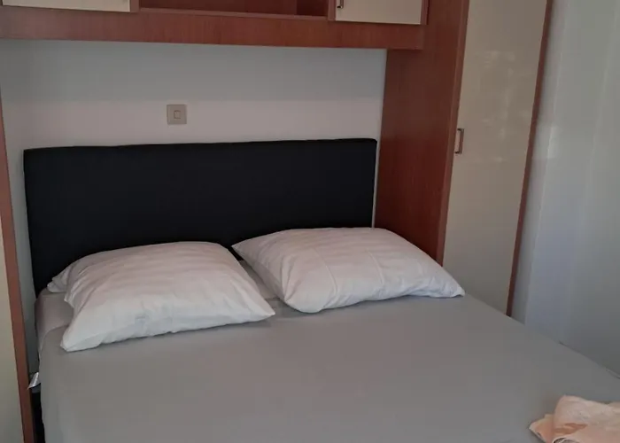 Apartment Aldo Primosten